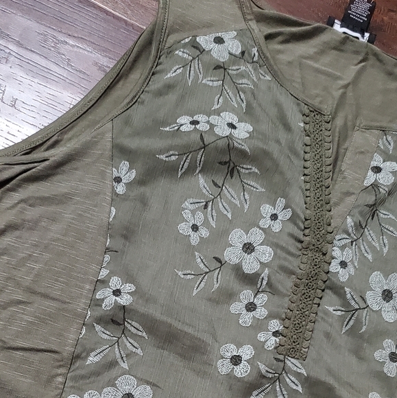 3 for 25 NWT RXb  embroidered top size XL - Picture 5 of 5